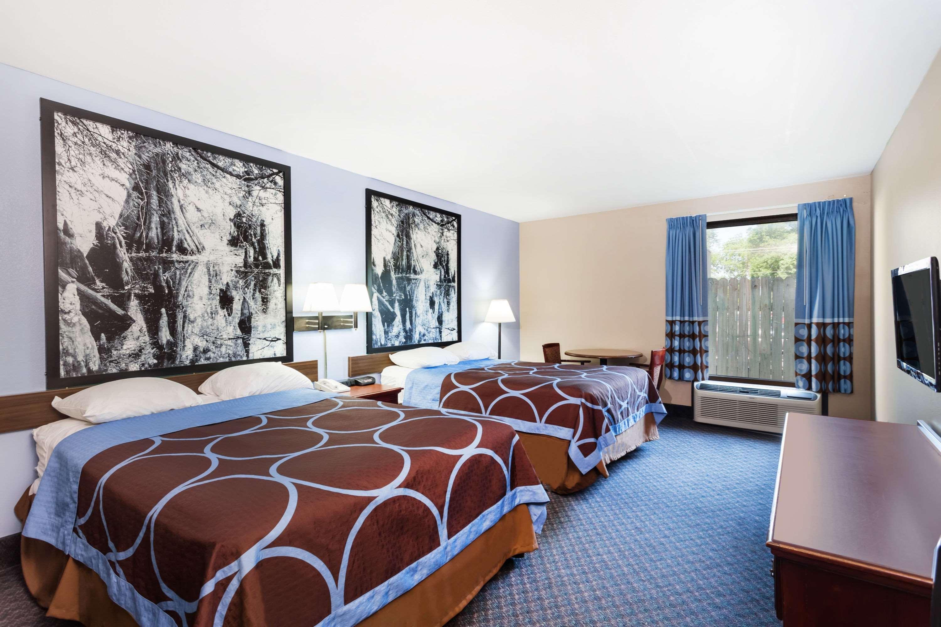 מלון Super 8 By Wyndham Indianola מראה חיצוני תמונה
